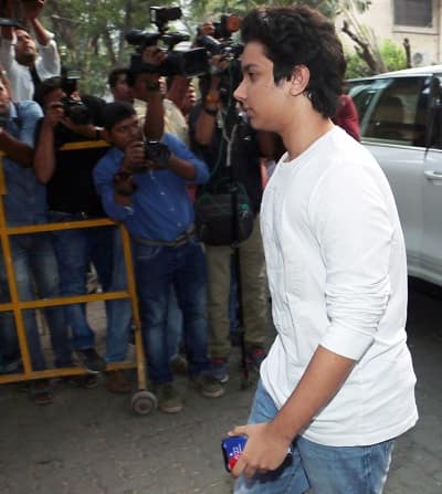 निरवान खान भी इस दुख की घड़ी में श्रीदेवी के परिवार को साथ नजर आए.