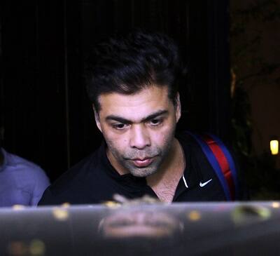 अपनी करीबी दोस्त श्रीदेवी को खोने का दर्द करण जौहर के चेहरे पर साफ झलक रहा है.