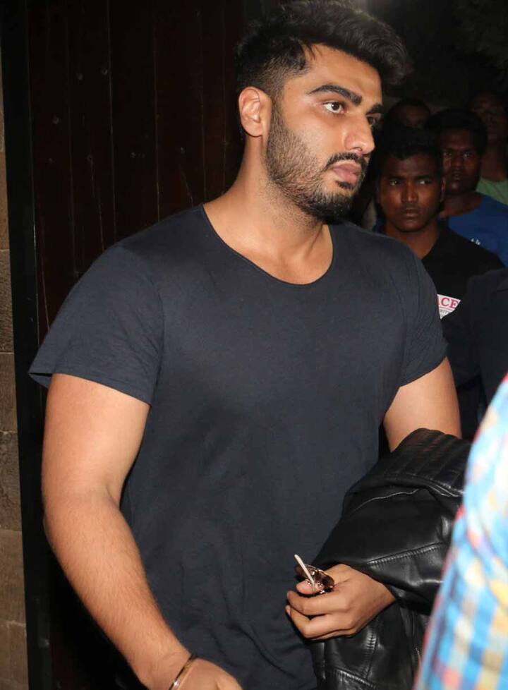 अर्जुन कपूर सीधे अनिल कपूर के घर पहुंचे जहां पर श्रीदेवी की दोनों बेटियों सहित पूरा परिवार मौजूद है.