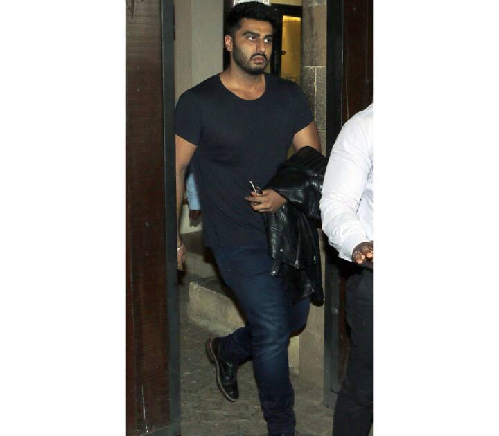 बता दें कि अर्जुन कपूर भी मोहित मारवाह की शादी अटेंड करने दुबई पहुंचे थे. समारोह खत्म होते ही अर्जुन कपूर अमृतसर अपनी फिल्म 'नमस्ते इंग्लैंड' की शूटिंग करने पहुंचे थे.