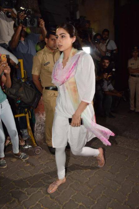 श्रीदेवी के निधन की खबर से हर कोई हैरान है किसी के लिए भी इस खबर पर यकीन करना आसान नहीं है. (तस्वीर: मानव मंगलानी)