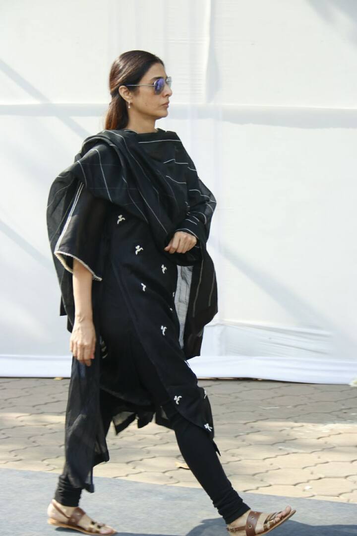 अभिनेत्री तब्बू भी पहुंचीं.