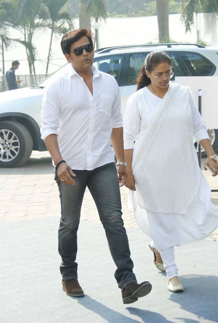 भोजपुरी एक्टर रवि किशन भी अंतिम दर्शन करने पहुंचे.