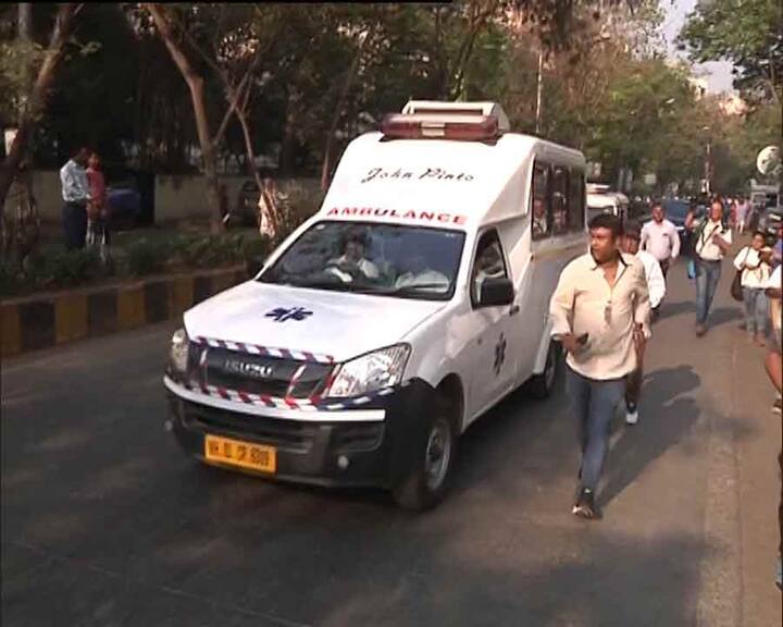 सबसे पहले बॉलीवुड के जाने माने डायरेक्टर करन जौहर यहां पहुंचे.