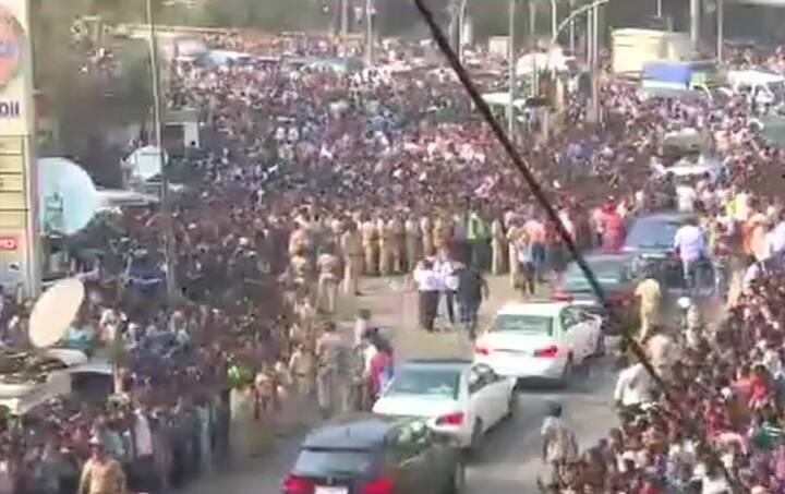 बीते शनिवार को देर रात करीब 11 बजे बॉलीवुड की पहली सुपरस्टार अभिनेत्री श्रीदेवी का निधन हुआ था. श्रीदेवी उस वक्त दुबई के एक होटल में थीं. श्रीदेवी एक फैमिली फंक्शन अटेंड करने दुबई गई हुई थीं.