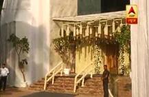 श्रीदेवी के अंतिम दर्शन करने के लिए पहुंच रही हैं नामी हस्तियां, देखें वीडियो