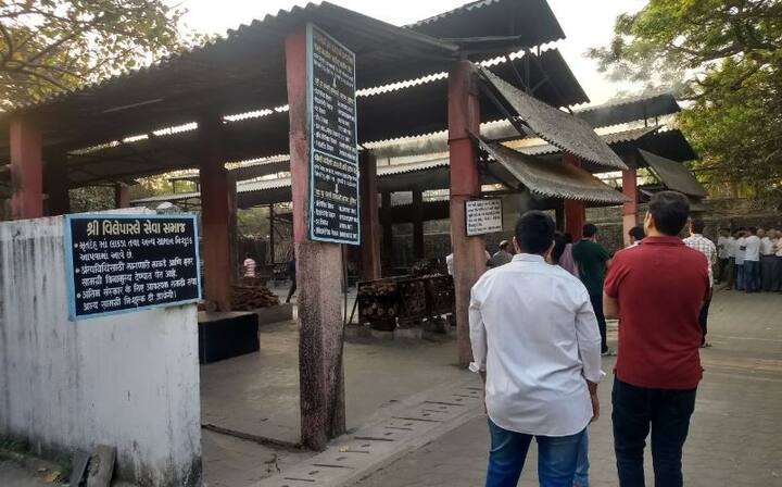 इसी चिता को श्रीदेवी के आखिरी सफर के लिए तैयार किया जा रहा है. 