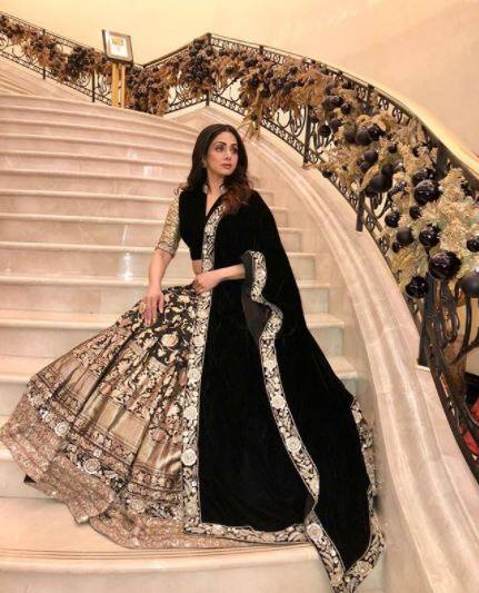 अपने 54 साल के जीवन में श्रीदेवी हमेशा पेज 3 का हिस्सा रहीं. उनके फैंस उनके चाहने वाले कभी कम ना हुए. श्रीदेवी दुनिया को अलविदा कहने के बाद भी अपनी फिल्मों के जरिए हमारे बीच रहेंगी. 