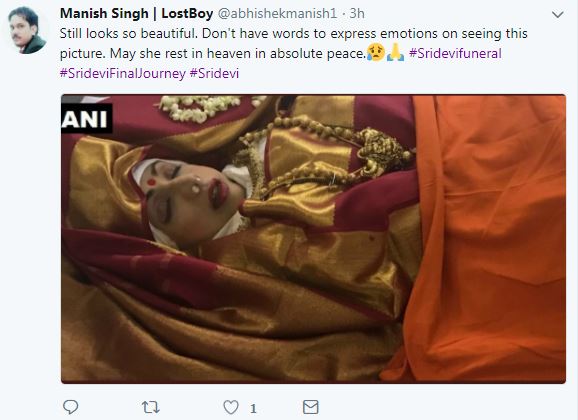 मनीष सिंह लिखते हैं, “अभी भी खूबसूरत लग रही हैं, मेरे पास संवेदनाएं जाहिर करने के लिए शब्द नहीं हैं”