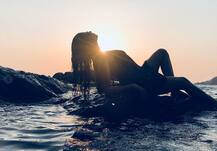 \'चंद्रमुखी चौटाला\' यानी कविता कौशिक पति के साथ बीच के किनारे कर रही हैं मस्ती, देखें तस्वीरें