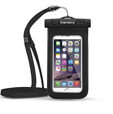  अगर अपने फोन को पूरी तरह से सुरक्षित रखना चाहते हैं तो आपको थोड़े ज्यादा पैसे खर्च करने होंगे. मार्केट में ऐसे कवर मौजूद हैं जो कि वाटरप्रूफ होते हैं. इसके अलावा और फोन के लिए स्पेशल आने वाले वाटरप्रूफ बैग भी खरीद सकते हैं.