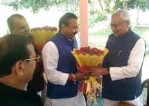 कांग्रेस छोड़ने वाले चार एमएलसी ने थामा JDU का दामन