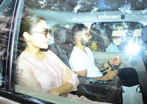 अनुष्का शर्मा श्रीदेवी के परिवार से मिलकर काफी इमोशनल हो गईं थीं. (तस्वीर: मानव मंगलानी)