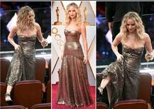 Oscar अवॉर्ड्स में हाथ में वाइन लिए कुर्सियों पर खड़ी दिखीं जेनिफर लॉरेंस