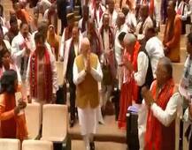 जीत से लबरेज BJP संसदों ने PM को देख लगाया नारा