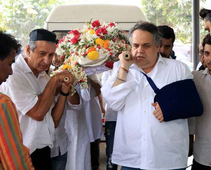 आपको बता दें कि एक पारसी परिवार में जन्मी शम्मी का नाम नरगिस रबादी था. उन्होंने‘ उस्ताद पेड्रो’ , ‘ भाई- बहन’, ‘ दिल अपना और प्रीत परायी’, ‘ हाफ टिकट’, ‘ जब जब फूल खिले’, ‘ इत्तेफाक’, ‘ द बर्निंग ट्रेन’, ‘ कुदरत’, ‘ आवारा बाप’, ‘ स्वर्ग’, ‘ शिरीन फरहाद की तो निकल पड़ी’ और अन्य फिल्मों में काम किया था. (Fotocorp)