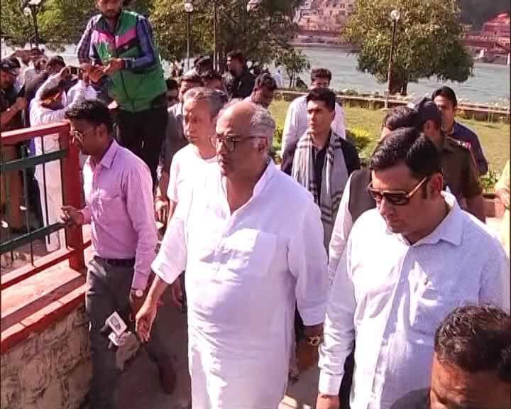 श्रीदेवी के अंतिम दर्शन के लिए बॉलीवुड के कई बड़े सितारे पहुंचे थे. 