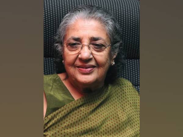 आपको बता दें कि एक पारसी परिवार में जन्मी शम्मी का नाम नरगिस रबादी था. उन्होंने‘ उस्ताद पेड्रो’ , ‘ भाई- बहन’, ‘ दिल अपना और प्रीत परायी’, ‘ हाफ टिकट’, ‘ जब जब फूल खिले’, ‘ इत्तेफाक’, ‘ द बर्निंग ट्रेन’, ‘ कुदरत’, ‘ आवारा बाप’, ‘ स्वर्ग’, ‘ शिरीन फरहाद की तो निकल पड़ी’ और अन्य फिल्मों में काम किया था. उन्होंने‘ देख भाई देख’, ‘ जबान संभाल के’, ‘ श्रीमान श्रीमति’, ‘ कभी ये कभी वो’ और‘ फिल्मी चक्कर’ जैसे कुछ लोकप्रिय टीवी धारावाहिकों में भी काम किया था. शम्मी ने फिल्म निर्माता- निर्देशक सुल्तान अहमद से शादी की थी लेकिन सात साल साथ रहने के बाद उन्होंने तलाक ले लिया. 