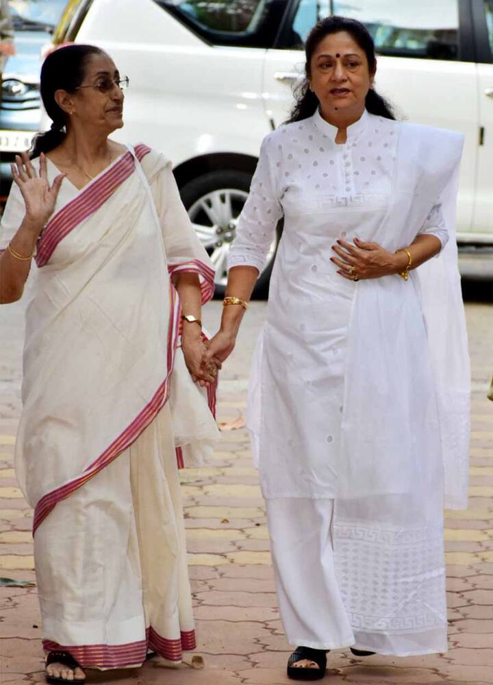 अभिनेत्री अरूणा ईरानी भी पहुंचीं.
