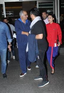 श्रीदेवी की अस्थियां विसर्जन कर भाई अनिल कपूर संग मुंबई लौटे बोनी कपूर, बेहद भावुक नजर आए