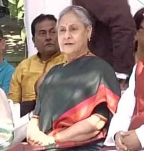 यूपीः राज्यसभा चुनाव के लिए एसपी की जया बच्चन ने भरा नामांकन यूपीः राज्यसभा चुनाव के लिए एसपी की जया बच्चन ने भरा नामांकन