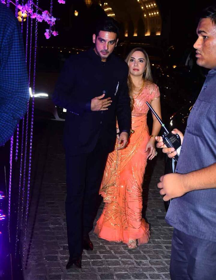 बॉलीवुड अभिनेता जायद खान भी इस पार्टी में शामिल होने पहुंचे. 