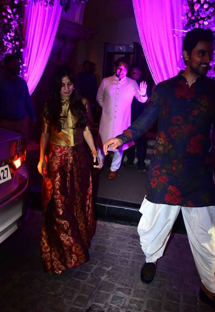 पत्नी नैना बच्चन के साथ शादी में शिरकत करने जाते बॉलीवुड अभिनेता कुणाल कपूर. 