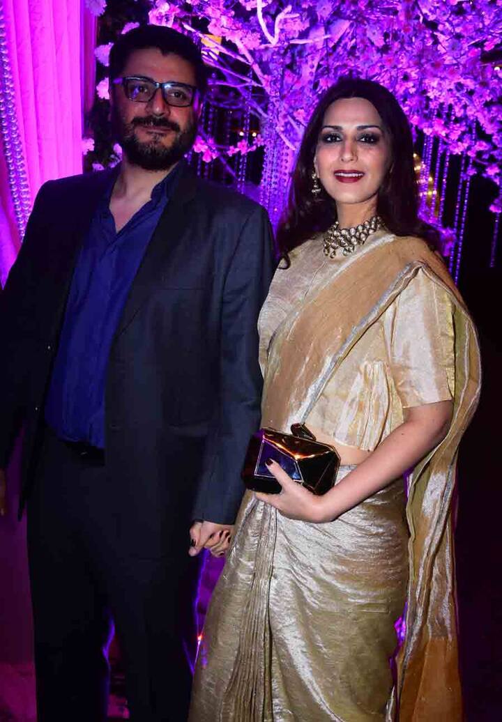 इस दौरान संगीता बिजलानी भी काफी खुश नजर आईं.