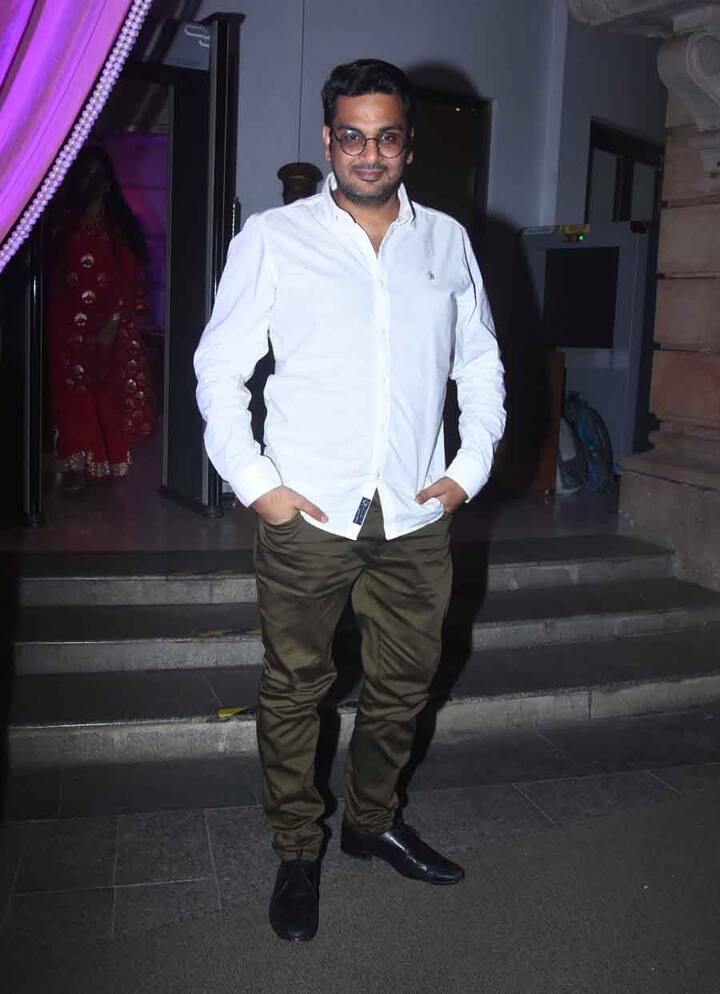 आपको बता दें कि ये मुंबई के डॉ अग्रवाल के बेटे की शादी थी. 