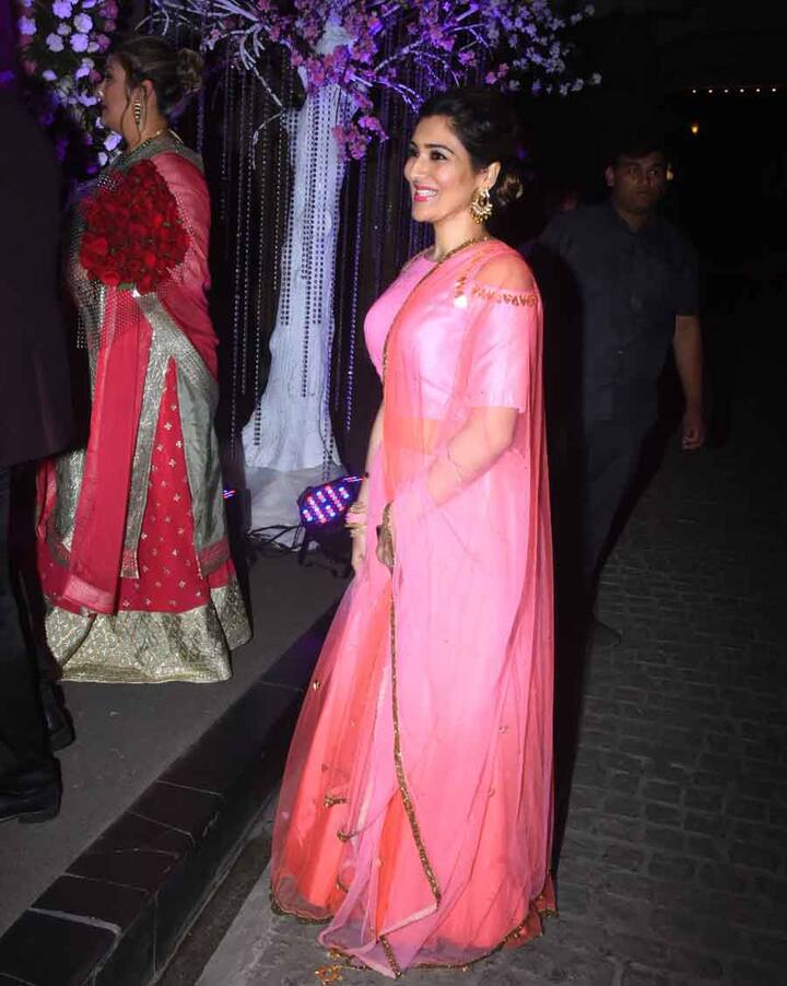 गोविंदा की बेटी टीना आहूजा इस पार्टी में बेहद खूबसूरत नजर आ रही थीं. 