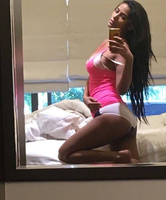 सभी तस्वीरें पूनम के इंस्टाग्राम एकाउंट से ली गई हैं. (Photo: ipoonampandey)