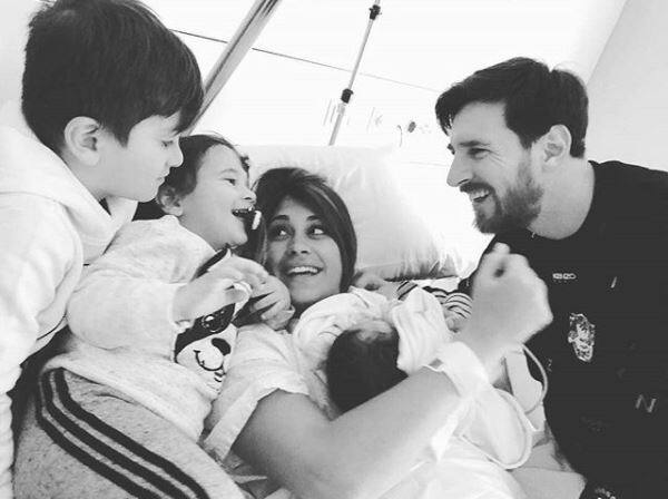 मेस्सी ने अपने इंस्टा अकाउंट पर तस्वीरें शेयर करके लिखा, कायरो आपका स्वागत हैं. ईश्वर का शुक्रिया अदा करते हुए वे कहते है कि सब कुछ अच्छा रहा. बच्चा और मां दोनों ही स्वस्थ हैं. हम लोग बहुत खुश हैं.