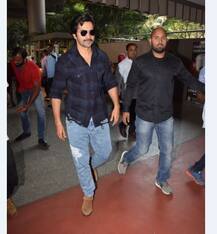 शूटिंग के बाद एयरपोर्ट पर स्पॉट हुए वरुण धवन, फैंस संग ली जमकर सेल्फी 