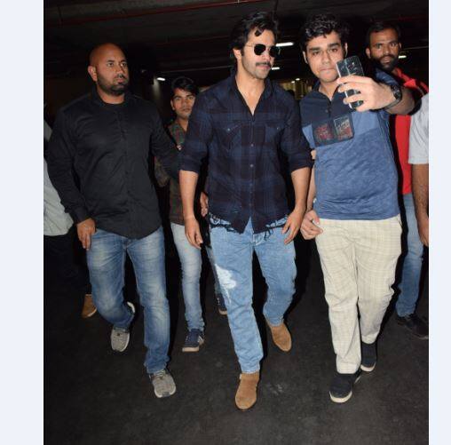 वरुण को फिल्म 'बद्रीनाथ की दुल्हनिया' के लिए बेस्ट एक्टर अवॉर्ड से भी नवाजा गया. इस फिल्म में उनके साथ आलिया भट्ट ने लीड रोल निभाया था. (तस्वीर- मानव मंगलानी) 