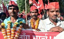 किसान आंदोलन महाराष्ट्र: सरकार का दावा खत्म हुआ आंदोलन, किसानों ने कहा- लिखित में आश्वासन दे सरकार