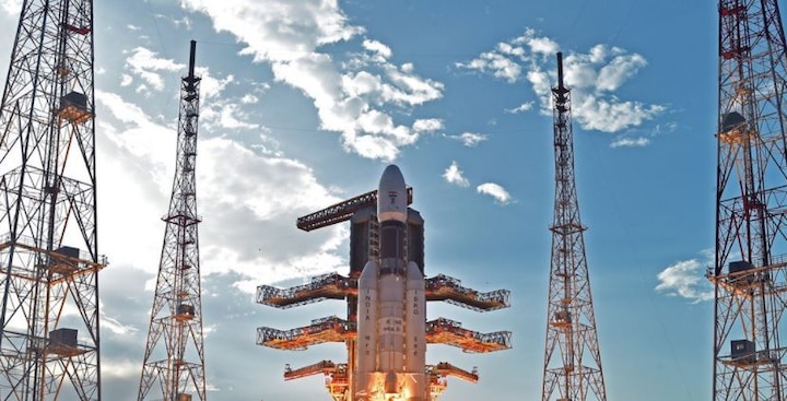 ISRO to launch Chandrayaan 2 in April इसरो अप्रैल में लगाएगा एक और छलांग, चंद्रयान-2 को करेगा लॉन्च