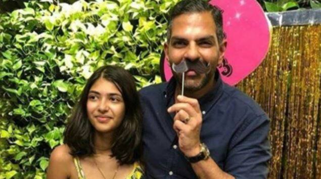 बेटी समायारा के साथ-साथ उनका एक छोटा बेटा कियान भी है. बता दें कि तलाक के बाद दोनों बच्चों की कस्टडी करिश्मा कपूर के ही पास है. (Photo: Instagram) 