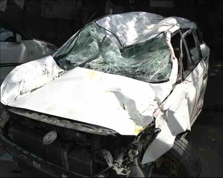 2 killed, 3 injured in Delhi’s Mukherjee Nagar road accident दिल्ली: कार हादसे में दो छात्रों की मौत, एयरबैग ने बचाई छात्राओं की जान