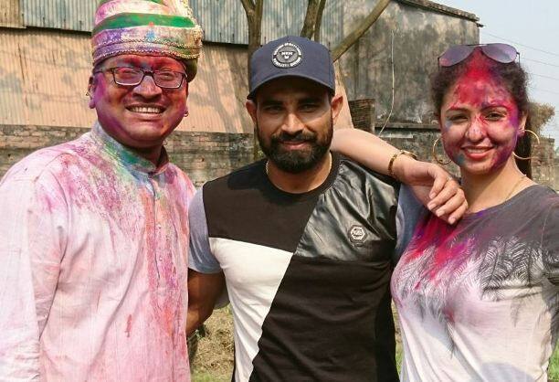 हसीन की बेटी ने कहा कि शमी और हसीन के बीच जो चल रहा है वो उन्हें बिल्कुल भी अच्छा नहीं लग रहा. उन्होंने कहा, 'ये तो मुझे बिलकुल अच्छा नहीं लग रहा है लेकिन मुझे ये उम्मीद नहीं थी कि पापा ऐसे करेंगे. सब लोग ऐसे कह रहे हैं कि पापा ऐसे नहीं कर सकते लेकिन जो अलिश्बा है उसका मैं नाम बहुत दिनों से मम्मा से सुन रही हूं. पिछले कुछ सालों से मैं ये नाम सुन रही हूं.'