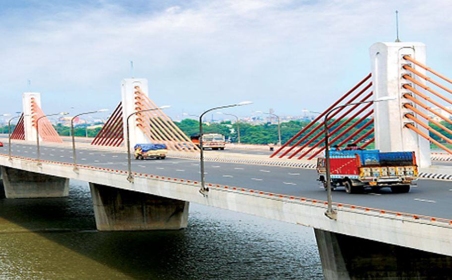 पुल पर कोलकाता हाईकोर्ट जज की गाड़ी रोकने के कारण पांच टोल कर्मी गिरफ्तार West Bengal: 5 Arrested for stopping Calcutta High Court Judge at Toll Plaza पुल पर कोलकाता हाईकोर्ट जज की गाड़ी रोकने के कारण पांच टोल कर्मी गिरफ्तार