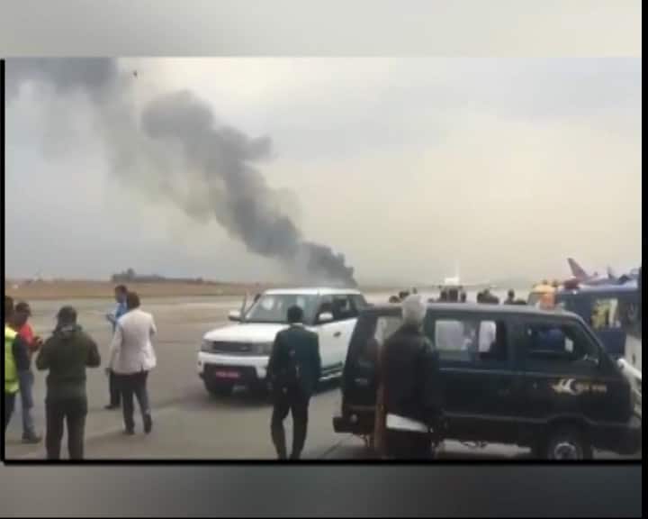 शुरुआती रिपोर्ट के मुताबिक ये हादसा विमान के लैंडिंग के वक़्त बैलेंस बिगड़ जाने से हुआ है. इस दुर्घटना में अभी तक 17 लोगों के मारे जाने की खबर है और आशंका है कि मौतों की संख्या 50 तक पहुंच सकती है.