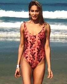 इस बॉलीवुड अदाकारा ने समुंदर किनारे बिखेरा अपनी हॉटनेस का जलवा