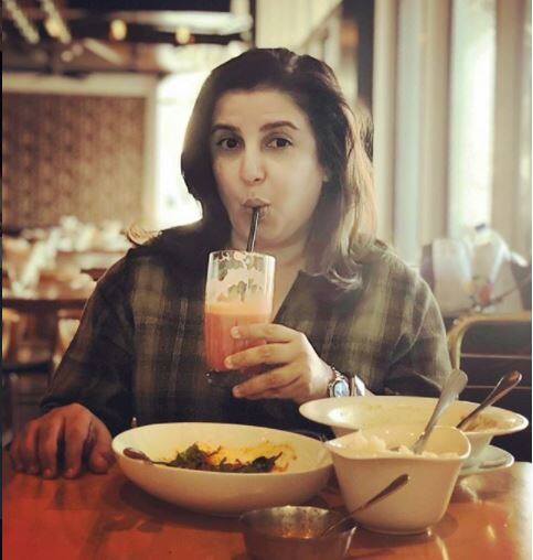 फराह ने मीडिया से कहा कि श्रीदेवी से बहुत प्यार करती हुं. जब मैंने अपना करियर की शुरुआत की थी तो उन्होंने मुझे आगे बढ़ना में मदद की थी.