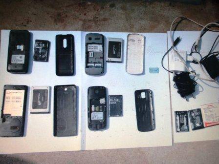 NIA Raids Srinagar Central Jail, Seizes Pak Flag श्रीनगर जेल में एनआईए का छापा, पाकिस्तानी झंडा और मोबाइल फोन किए जब्त