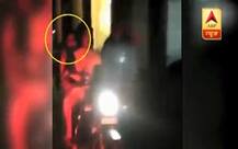 जब अलग लकीर खींचते हुए श्रीदेवी ने बेटी जाह्नवी को सिखाया बाइक चलाना, देखें ये वीडियो