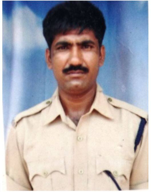 शहीद एन एन सिंह उत्तर प्रदेश के बलिया जिले के चीतबड़ागांव के निवासी थे. सिंह कॉन्स्टेबल के पद तैनात थे.