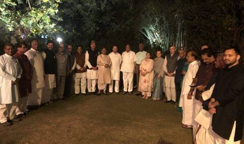 2019 में मोदी को रोकने के लिए सोनिया गांधी के डिनर में विपक्ष का जमावड़ा 2019 में मोदी को रोकने के लिए सोनिया गांधी के डिनर में विपक्ष का जमावड़ा