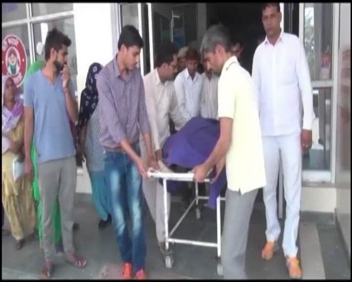 छेड़खानी करने से रोका तो बहन और बेटी के सामने ही कर दिया लेक्चरर का मर्डर