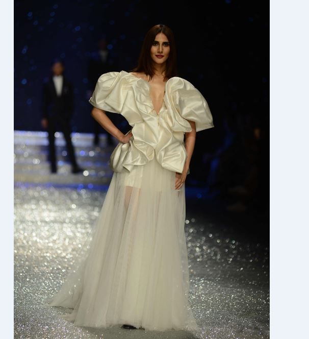 अमेजॉन के फैशन वीक में शो-स्टॉपर बनीं वाणी कपूर 