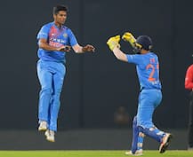 वॉशिंगटन की \'सुंदर\' गेंदबाज़ी से फाइनल में पहुंचा भारत